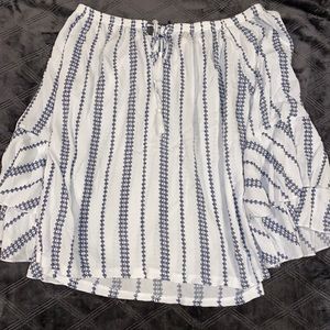 WHOTE AND BLACK STRIPED OFF THE SHOULDER TOP